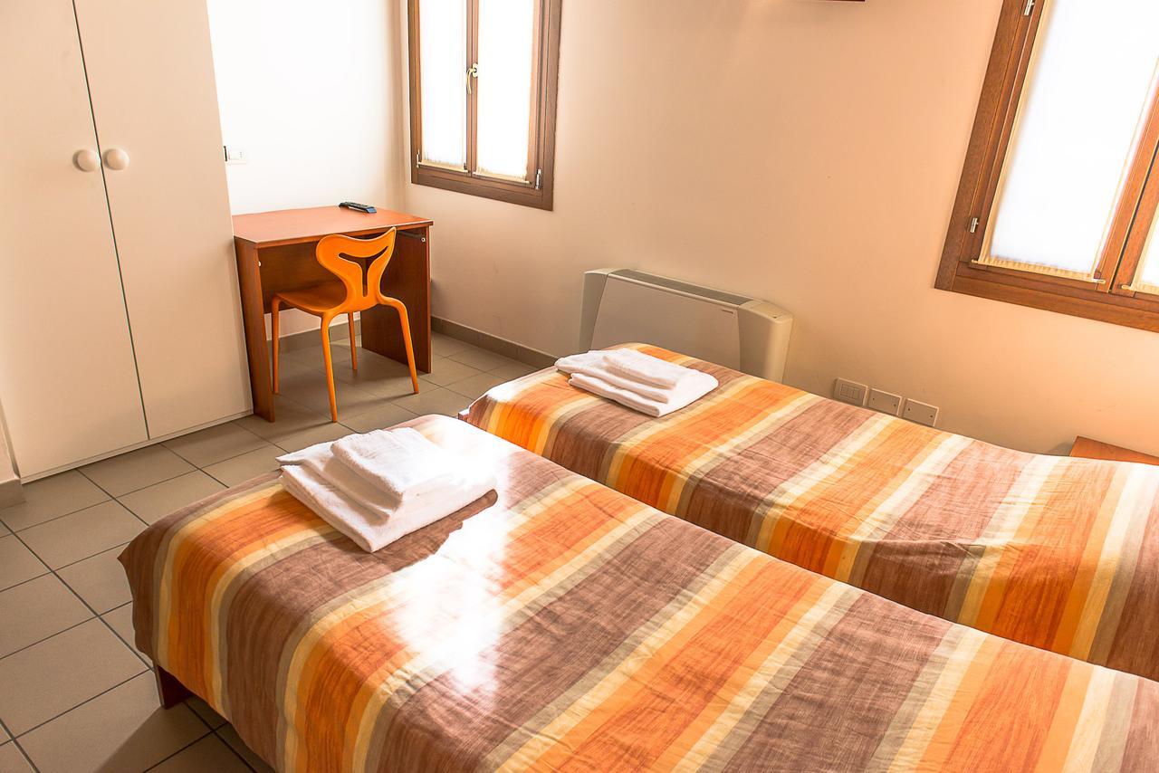 Domus Clugiae Hostel Chioggia Exterior photo